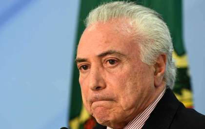 Temer se entrega à PF em São Paulo