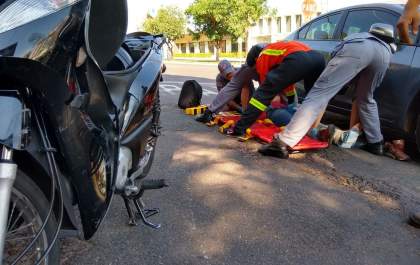 Motociclista fratura a perna em mais uma colisão na Cândido Portinari