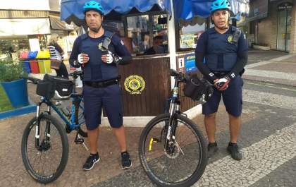 Bike Patrulha prende homem por tráfico ao surpreendê-lo brigando com outro
