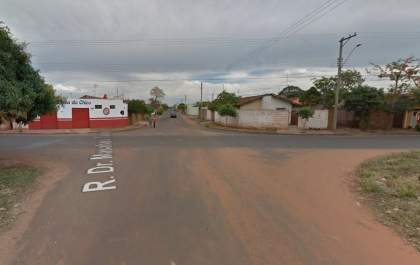 Motorista bate em moto de grávida, a arrasta até a calçada e foge