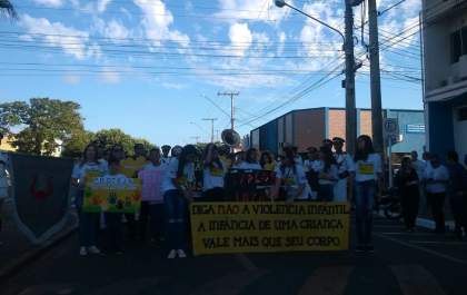 Caminhada alerta pais para casos de crimes sexuais contra a criança em Três Lagoas