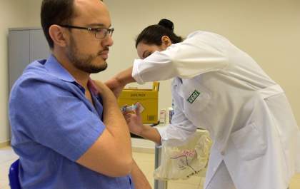 “Optamos por vacinar a comunidade, pois estamos vendo surtos de H1N1”, disse gerente do Sesi