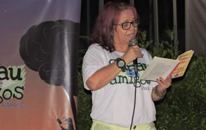 Sarau dos Amigos leva escritores e músicos ilhenses à Praça dos Paiaguás