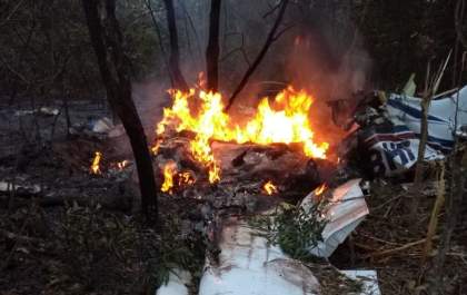 Destroços de avião que caiu e matou médico e esposa passa por perícia