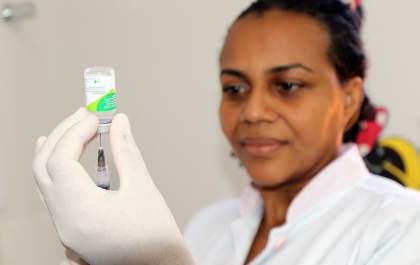 Três Lagoas recebe 50 mil doses de vacina para atender população