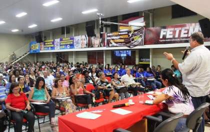 Administrativos da educação podem entrar em greve na segunda-feira (20)