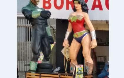 Boneco de super-herói vira caso de polícia