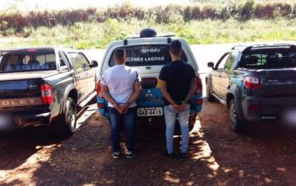 Dupla é presa com carros roubados que seriam entregues no Paraguai