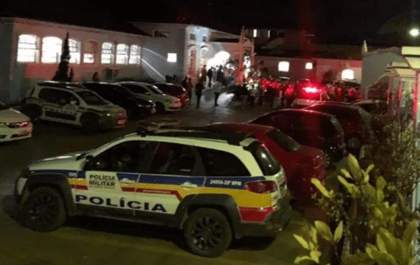Homem mata ex e outras três pessoas dentro de igreja