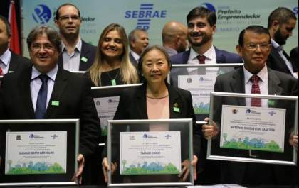 Tamiko recebe Selo de Prefeito Empreendedor do Sebrae