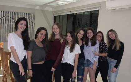 Celebrando entre amigos e família