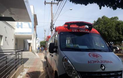 Motorista foge após bater o carro em moto de casal em Três Lagoas