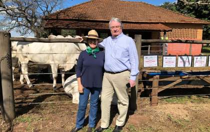 Casal recebe amigos na fazenda Bonsucesso