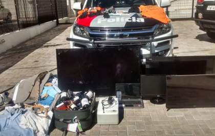 Empresária tem casa assaltada e PM prende um dos acusados