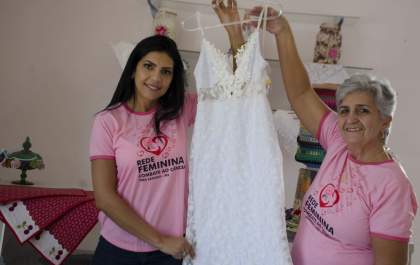 Três-lagoense doa vestido de noiva para Rede feminina de Combate ao Câncer