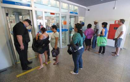 Câmara aumenta multa para bancos que não atenderem em até 15 minutos