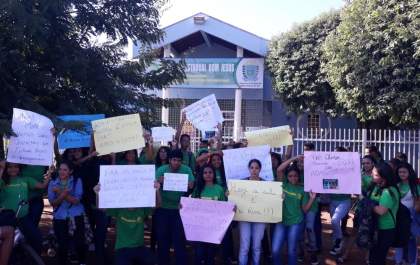 Alunos da Rede Estadual protestam em apoio a greve dos administrativos&nbsp;
