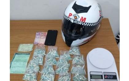 Rocam prende cabeleireiro com mais de 400 pinos com cocaína