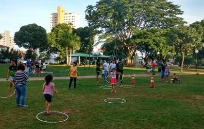 Evento na praça oferece atividades gratuitas para população
