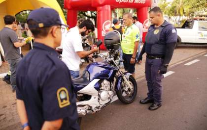 Ação com motociclistas na praça Rui Barbosa encerra Maio Amarelo