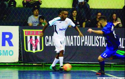 Real Madruga arrecada agasalho e distribui pipoca e algodão-doce em jogo decisivo