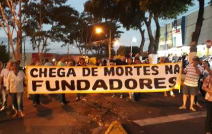 Protesto bloqueia trânsito na Fundadores e Araçás