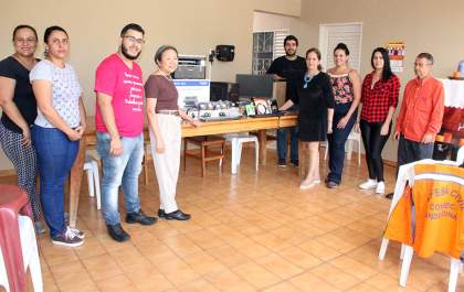 Abrigo Municipal Jail Brasil da Silva recebe computadores novos
