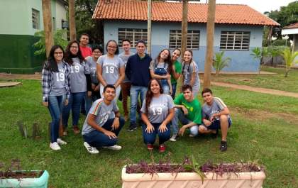 Alunos arrecadam agasalhos para moradores de rua e criança de abrigos