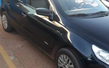 Carro furtado de garagem de casa é localizado pela PM abandonado no Santa Rita