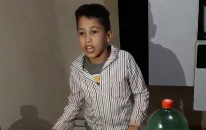 Garotinho três-lagoense sonha em ser locutor de Rodeio