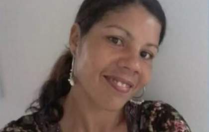 Menina de 14 anos encontra a mãe amarrada e morta em cima da cama&nbsp;
