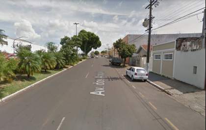 Mulher lesiona a coluna ao dormir e capotar carro