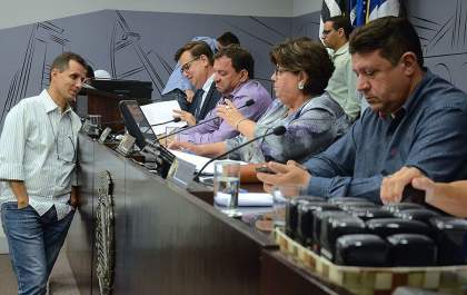 Parecer sugere criação de cargos com remuneração definida na Câmara