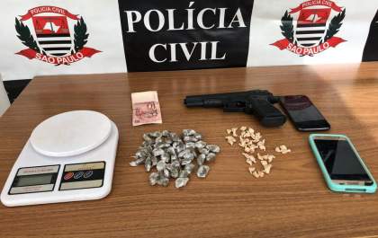 GOE apreende drogas, prende mulher e apreende 2 adolescentes