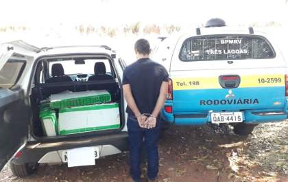 PMR recupera carro roubado e apreende mais de 350 kg de maconha