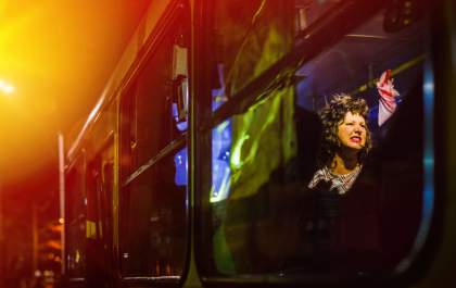 Festara traz espetáculo encenado dentro de ônibus&nbsp;