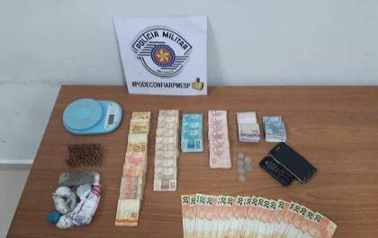 PM apreende R$ 480,00 em notas falsas e prende mulher por tráfico