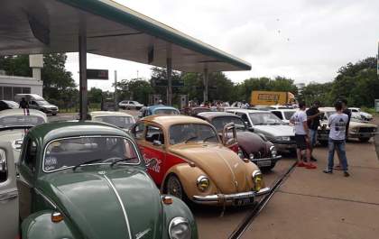 Evento comemora Dia Mundial do Fusca em Araçatuba