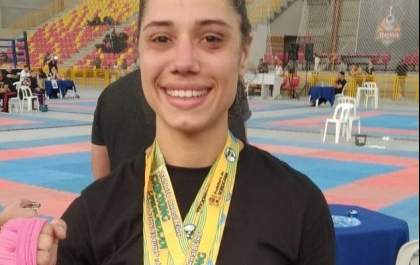 Atleta de Araçatuba é campeã brasileira de kickboxing