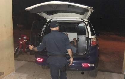 Câmeras de segurança flagram ação de ladrões em churrascaria