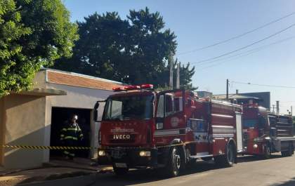 Incêndio em residência deixa uma pessoa ferida