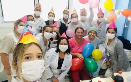 À espera de transplante, três-lagoense ganha festa de aniversário no hospital