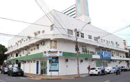 Justiça manda prédio que abriga sede da Acia e hospital para leilão