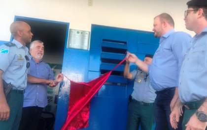 Inauguradas reforma e pintura feitas no prédio da PM em Água Clara pela empresa GreenPlac