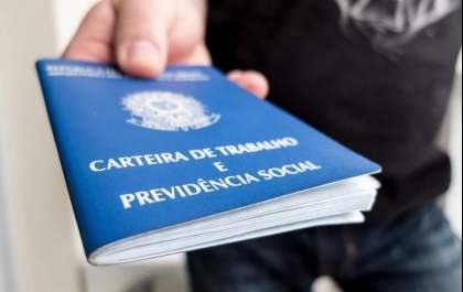 Setor de serviços segura saldo do emprego em Araçatuba