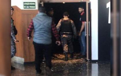 Homem é morto a tiros dentro de sala de cinema; A sala estava cheia de crianças