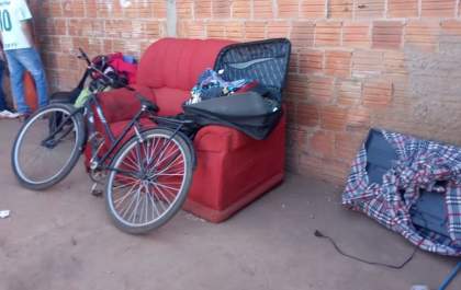 Dupla é apreendida com diversos produtos furtados de casa na Vila Haro