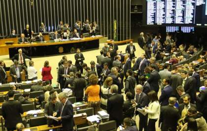 Plenário aprova texto-base da reforma da Previdência por 379 votos a 131
