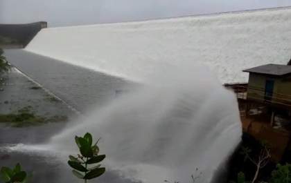 Barragem se rompe e atinge duas cidades na Bahia