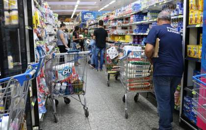 Supermercados paulistas voltam a registrar queda nas vendas